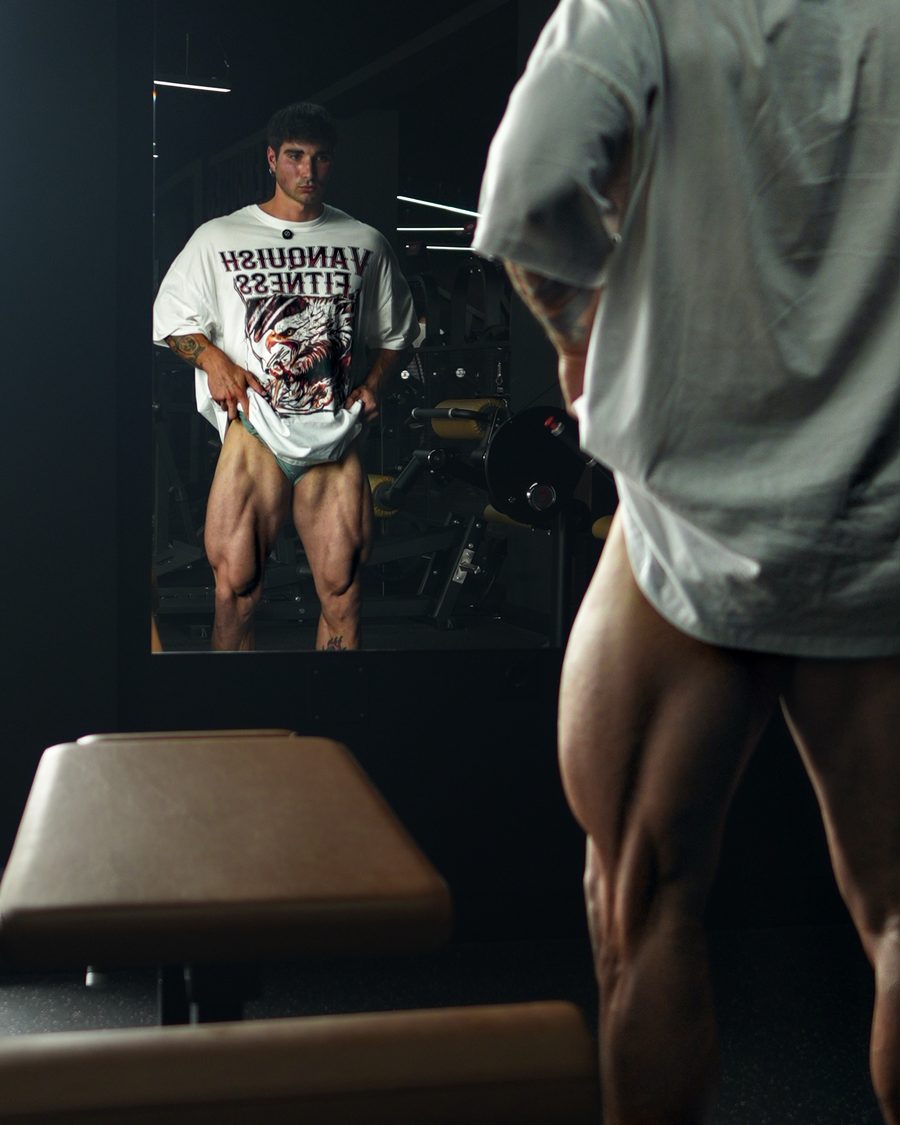 Dei en espejo del gimnasio